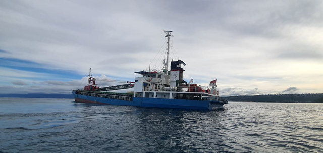 Kapal Pengangkut Semen KM. Indi Nurmatalia 07 kandas di Teluk Doreri Manokwari