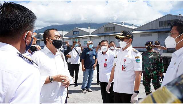 Bupati Minut Tinjau Kapal Isoman, Kerjasama Pemerintah dan PT Pelni (577354)