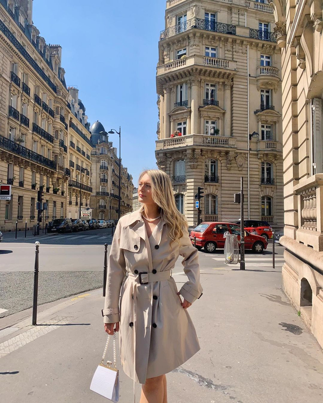 Potret Perempuan Inggris yang Viral karena Kisah Hidupnya Bak Emily in Paris (67040)