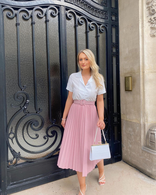 Potret Perempuan Inggris yang Viral karena Kisah Hidupnya Bak Emily in Paris (67037)