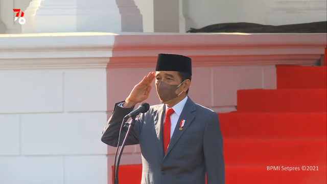 Presiden Joko Widodo pimpin upacara Pengukuhan Pasukan Pengibar Bendera Pusaka, Kamis (12/8). Foto: Youtube/Sekretariat Presiden