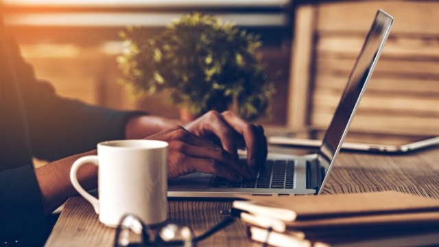 Ilustrasi melakukan cara menghapus akun Bukalapak (Foto: Thinkstock)