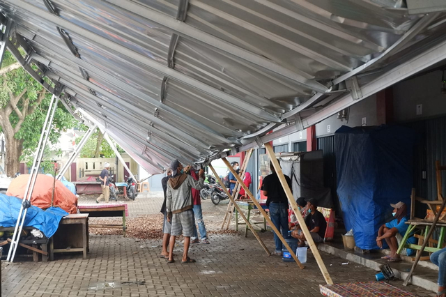 16 Kanopi Kios di Stadion Mini Way Dadi Rusak Akibat Hujan Lebat (2)