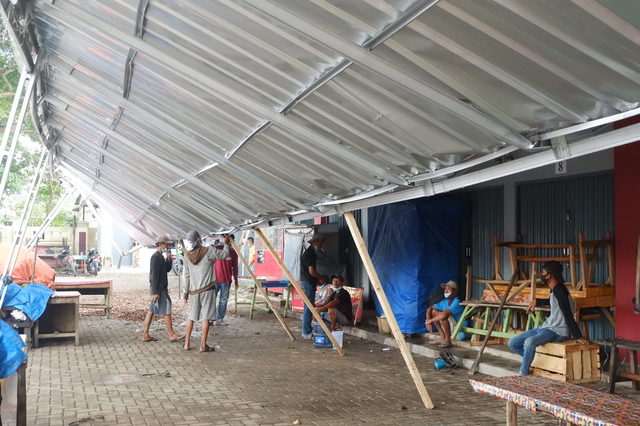 16 Kanopi Kios di Stadion Mini Way Dadi Rusak Akibat Hujan Lebat (4)