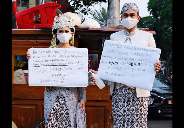 Viral Lutfi Agizal Foto Pre Wedding Seraya Protes PPKM, Netizen: Ribet Banget! (3195)