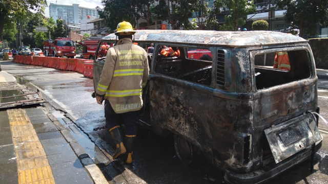 SEBAGAI ILUSTRASI: Sebuah mobil jenis VW terbakar di Jalan Ir. H. Juanda (Dago), Kota
Bandung pada Sabtu (14/8). Foto: Dok. Istimewa