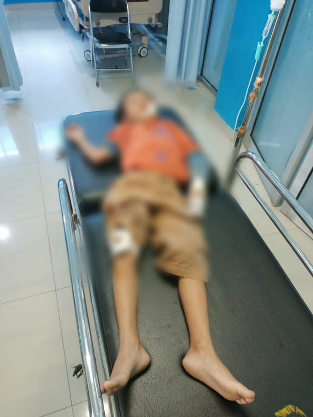 Hendak Mendahului, Mobil di Bandar Lampung Tabrak Kakek Bonceng 2 Cucu (4)