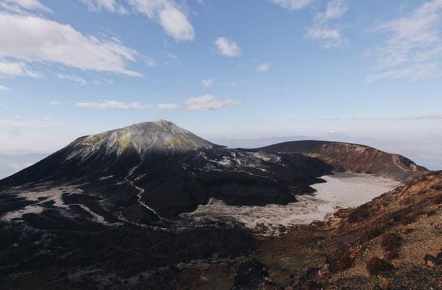Panorama Gunung Api Ile Lewotolok di Lembata Sebelum Erupsi