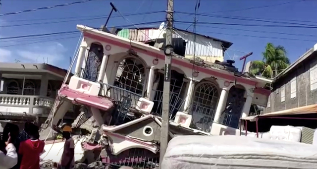 Bangunan yang rusak akibat gempa bumi di Les Cayes, Haiti, Sabtu (14/8/2021). Foto: Reuters