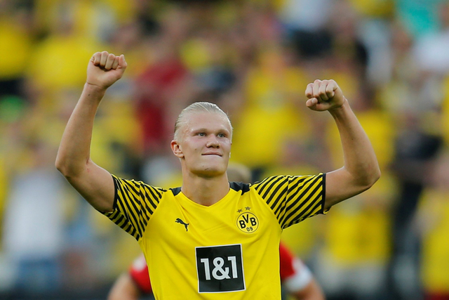 Pemain Borussia Dortmund Erling Haaland saat melawan Eintracht Frankfurt pada pertandingan Liga Jerman di Signal Iduna Park, Dortmund, Jerman. Foto: Leon Kuegeler/REUTERS