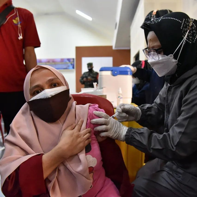 Sebanyak 600 penyandang disabilitas menjalani vaksinasi Corona di Kabupaten Kuningan, Jawa Barat. (Andri)
