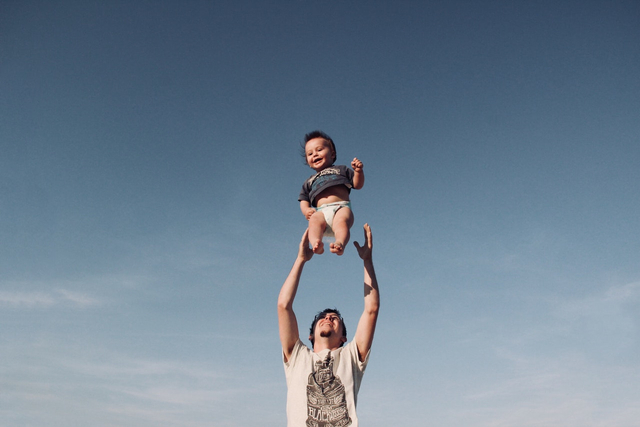 Hak dan kewajiban seorang anak berbeda dengan yang dimiliki oleh orang tua. Sumber: Pexels.com