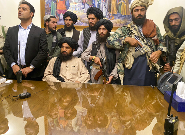 Taliban kuasai Istana Presiden. Foto: Zabi Karimi/AP