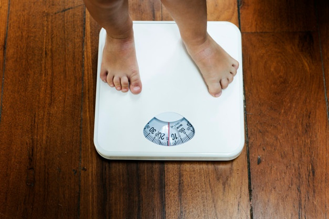 Ilustrasi Mengukur Berat Badan Bayi. Foto: Freepik