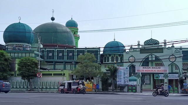 Masjid Kemayoran di Jalan Indrapura, Surabaya. Foto: Masruroh/Basra