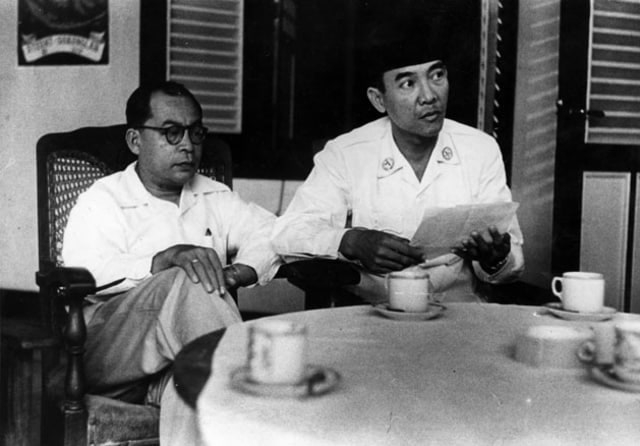Potret Ir. Soekarno selaku ketua PPKI, dan Mohammad Hatta sebagai wakilnya. Sumber: Kemdikbud