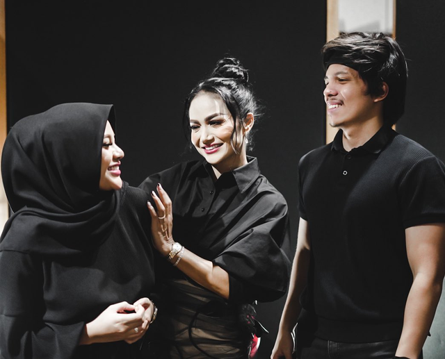 Aurel Hermansyah, Krisdayanti, dan Atta Halilintar. Foto: Instagram/attahalilintar