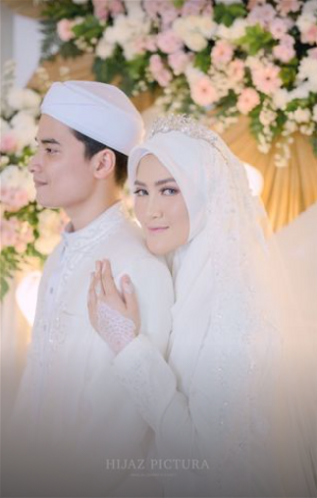 Mantan istri Zikri Daulay menikah dengan Alvin Faiz. Foto: Instagram/hennyyrahman