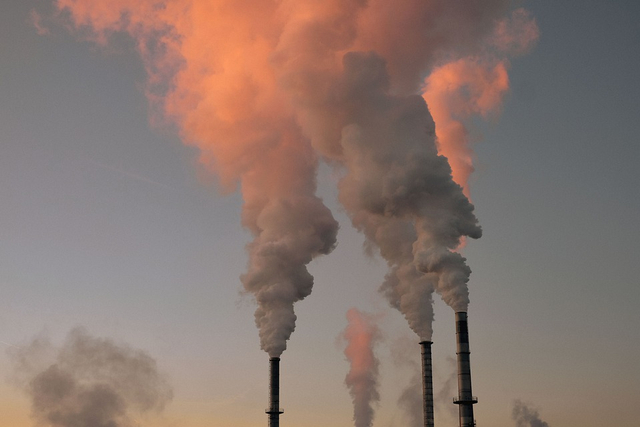 Sumber gambar: Air Pollution by https://cdn.pixabay.com/photo/2020/01/23/16/00/environment-4787978_960_720.jpg