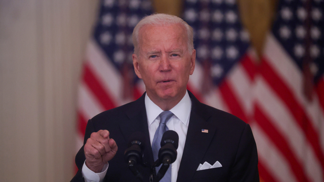 Presiden AS Joe Biden menyampaikan pidato tentang krisis di Afghanistan di Ruang Timur di Gedung Putih di Washington, AS, Senin (16/8). Foto: Leah Millis/REUTERS