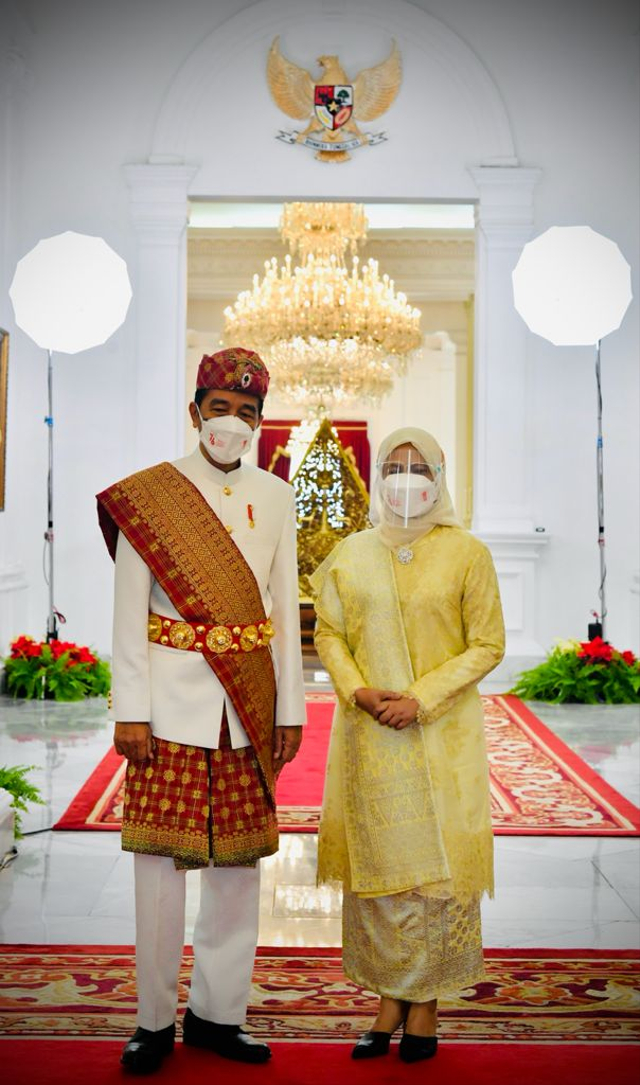 Ini Tampilan Presiden Jokowi Pakai Baju Adat Lampung di Peringatan HUT ke-76 RI (1)