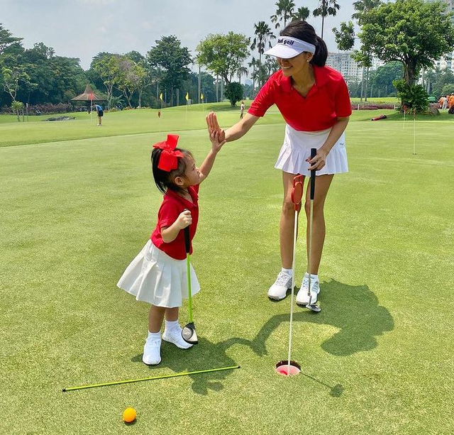 Farah Quinn dan anaknya. Foto: Instagram @farahquinnofficial
