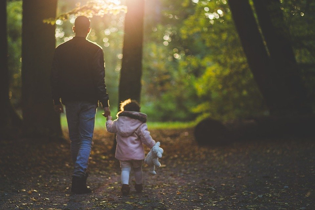 Setiap individu mempunyai kewajiban yang harus dijalankannya, tak terkecuali ayah. Foto: Pixabay