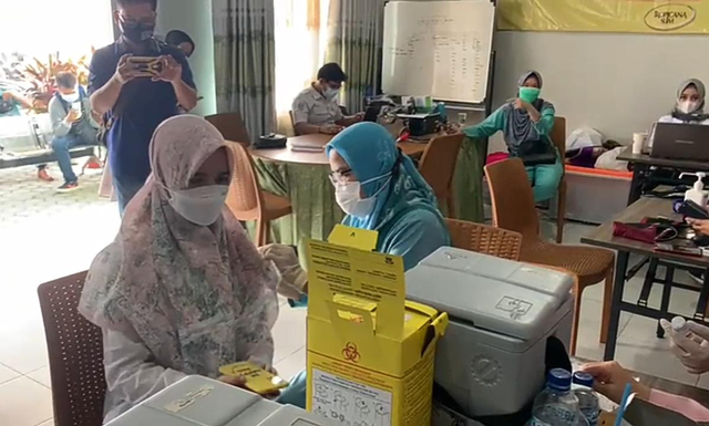 Alami KIPI, Vaksin Dosis Ketiga Nakes di Bandar Lampung Dilakukan Bertahap (1)