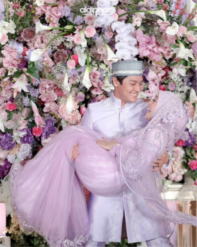 Pernikahan Lesty Kejora dan Rizky Billar. Foto: Instagram/aldiphoto
