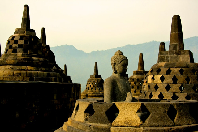 Ilustrasi Candi Borobudur sebagai kekayaan budaya Indonesia yang mendunia. Sumber: Unsplash