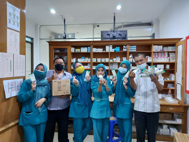 Tenaga Kesehatan yang Tergabung dalam Ikatan Apoteker Indonesia (IAI) Menerima Es Krim Joyday Foto: Dok. Istimewa
