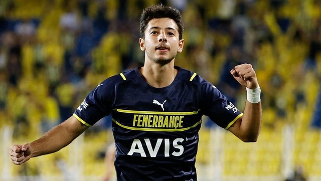 Pemain Fenerbahce asal Turki, Muhammed Gumuskaya. Foto: Instagram/@fenerbahce