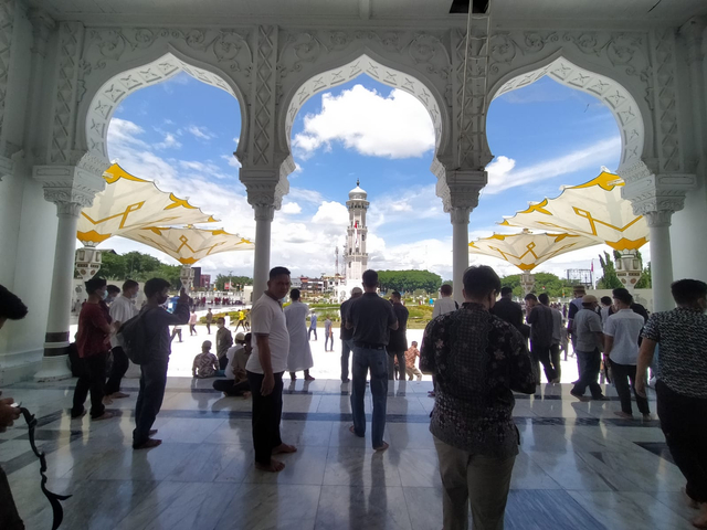 Suasana Jumatan di Masjid Baiturrahman Banda Aceh.  Foto: Zuhri Noviandi/kumparan