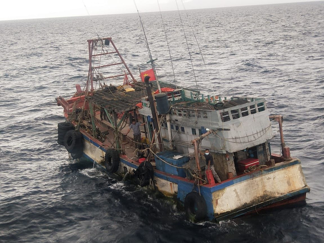 Kapal ikan asing pencuri ikan di laut Indonesia. Foto: Rega/kepripedia.com