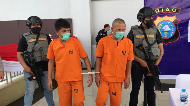 KEDUA pelaku pencurian uang Rp 100 juta milik pengusaha kelapa sawit asal Sumatera Selatan, Antoni dan Akhmad Riskianto, ditangkap Ditreskrimum Polda Riau. 