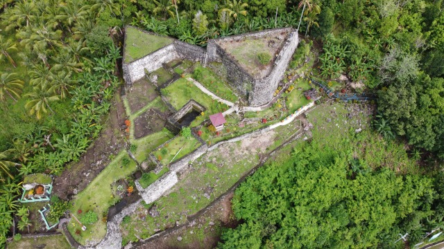 Kondisi Benteng Tahula terlihat dari atas. Foto: Faris Bobero/cermat