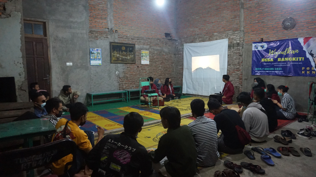 Pelaksanaan sosialisasi pembuatan konsep video. Kredit foto: Thalia