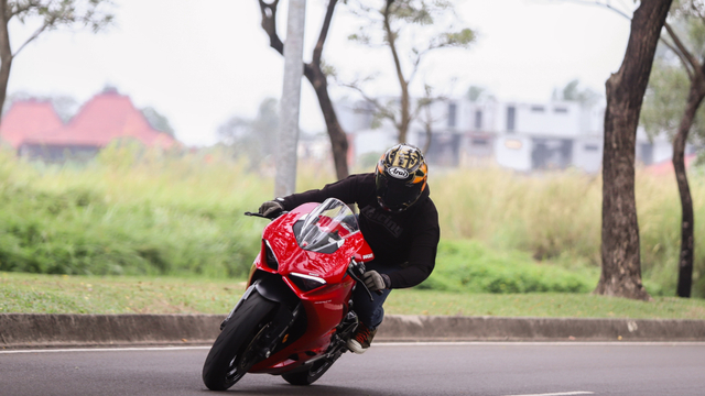 kumparan Test Ride: Sensasi Tunggangi Ducati Panigale Termurah di Indonesia (50756)