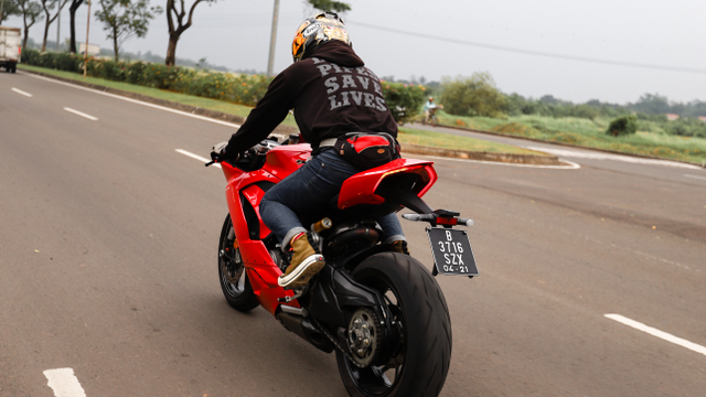 kumparan Test Ride: Sensasi Tunggangi Ducati Panigale Termurah di Indonesia (50759)