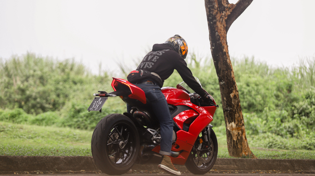 kumparan Test Ride: Sensasi Tunggangi Ducati Panigale Termurah di Indonesia (50754)