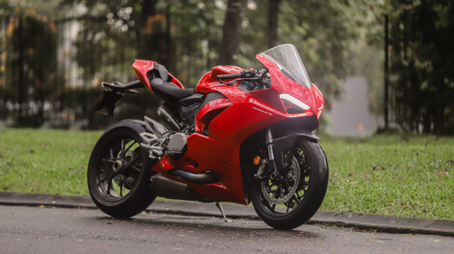 kumparan Test Ride: Sensasi Tunggangi Ducati Panigale Termurah di Indonesia (50751)