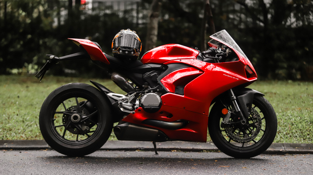 kumparan Test Ride: Sensasi Tunggangi Ducati Panigale Termurah di Indonesia (50762)