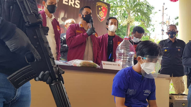Kapolrestabes Semarang Kombes Pol Irwan Anwar menjelaskan penangkapan seorang pembunuh wanita hamil, di Semarang, Minggu (22/8/2021). Foto: I.C Senjaya/ANTARA