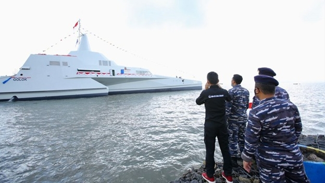 KSAL Laksamana TNI Yudo Margono meluncurkan KRI Golok, jenis kapal cepat rudal trimaran, di galangan kapal PT Lundin Industry Invest, Kabupaten Banyuwangi, Sabtu (21/8). Foto: Dok. Istimewa