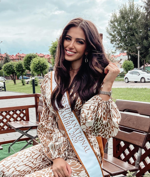 Potret Chanique Rabe, Wakil Namibia yang Jadi Pemenang Miss Supranational 2021 (30774)