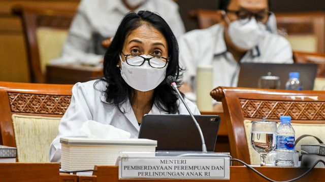 Menteri Pemberdayaan Perempuan dan Perlindungan Anak (PPPA) I Gusti Ayu Bintang Darmawati mengikuti rapat kerja dengan Komisi VIII DPR di Kompleks Parlemen, Senayan, Jakarta, Senin (23/8/2021). Foto: Galih Pradipta/ANTARA FOTO