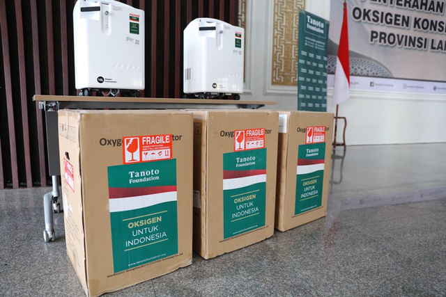 Gubernur Lampung Terima Bantuan Oksigen Konsentrator dari Tanoto Foundation (2)