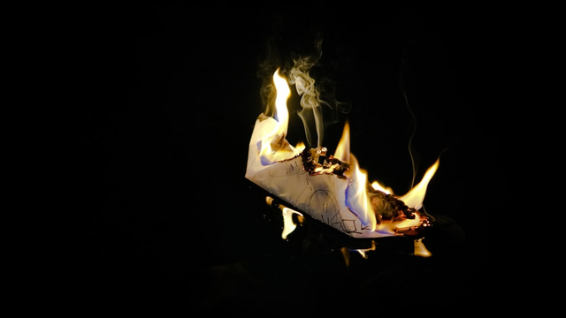 Apa yang akan terjadi jika kertas kita bakar? Simak jawaban selengkapnya di sini. Foto: Unsplash