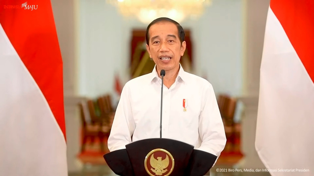 Presiden Jokowi mengumumkan penurunan level PPKM sejumlah daerah mulai 24 Agustus 2021, Senin (23/8). Foto: Youtube/Sekretariat Presiden