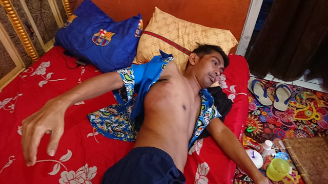 Ahmad Solihin (37) warga di Cianjur yang mengalami lumpuh. Foto: Dok. Istimewa